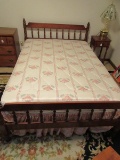 Traditional Style Maple Full Size Bed Ring Turned Spindle Head/Footboards w/ Wooden Side