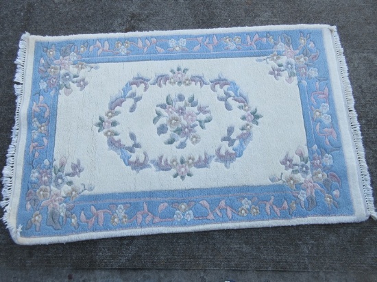 Sculpted Floral Rug Blue/Beige Color . 41 1/2" x 64"