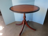 Bombay Co. Furniture Oval Federal Style Candle Stand Accent Pedestal Table on Brass Casters w/