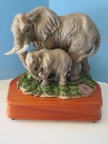 Collectors National Geographic Society Resin Mother Elephant & Calf Limited 3582/7500 Edition