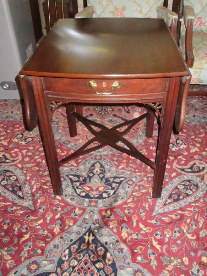 Virginia Galleries Regal Henkel-Harris Co. Mahogany Chippendale Style Dropleaf End Table w/