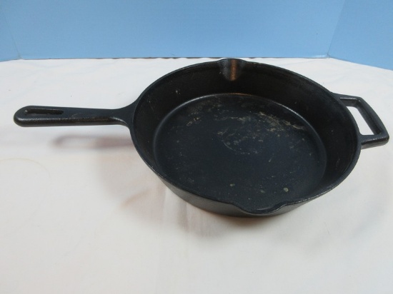 Heavy Cast Iron Artisanal Kitchen Supply Frying Pan Skillet Double Pour Spout & Handle Plus