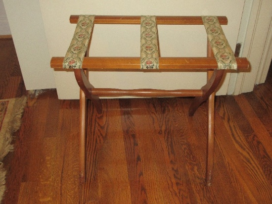 Maple Folding Suitcase Luggage Rack Stand