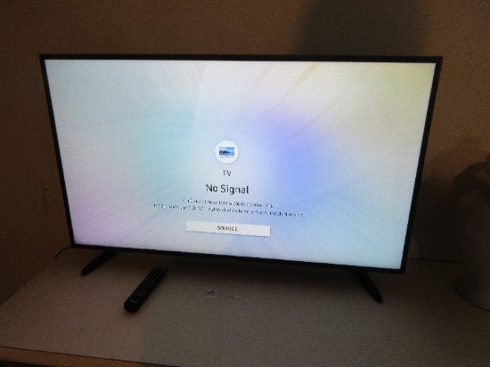 Samsung 43" Flat Screen TV on Base w/Remote