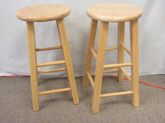 Pair John Thomas Furniture Classic Round Seat Counter Bar Stools Natural Finish Seat