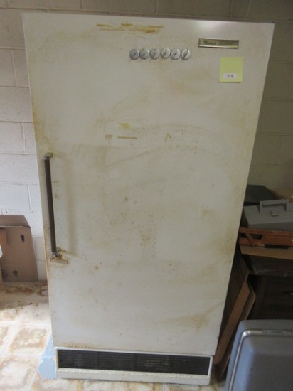 Whirlpool Upright Freezer- 65 1/2" x 32" x 25"