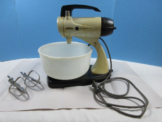 Cool Vintage Sunbeam Mixmaster Stand Mixer Model 12 w/ Pivoting Head and Large Milk