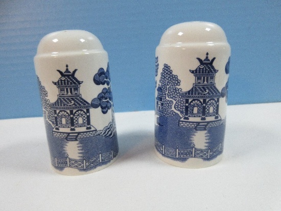 Johnson Brothers Earthenware Iconic Blue Willow Pair Salt and Pepper 3 5/8" Shakers