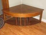 Haverty's Transitional Modern Oak Wood Grain Lift Top Coffee Table Wedge Form w/ Storage