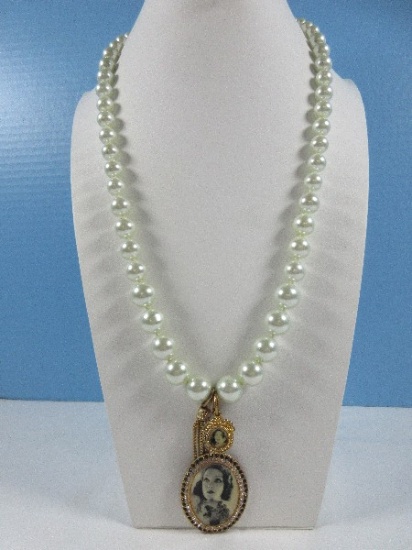 Large Faux Pearl Necklace w/Photo Oval Pendant w/Accent Stones