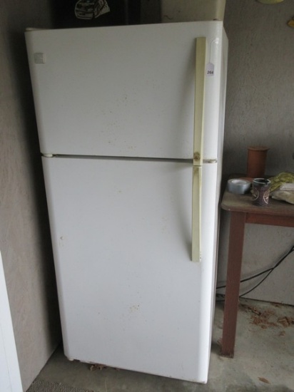 Kenmore Refrigerator Top Freezer w/Ice Maker Model No. 253.78892016-  65 1/2"H x 30" x 30"
