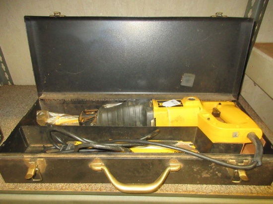 DeWalt DW304 VS Reciprocating Saw in Metal Case w/Extra Blades