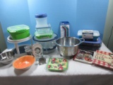 Kitchenware Stainless Strainer Colander, Pot Holders, I Love My Pyrex Glass 2 Cups Measurer,2