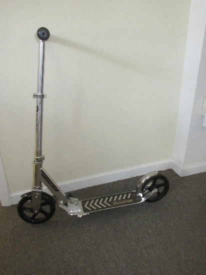 Razor A5DXL Kick Scooter Features Folding Mechanism Adjustable Handlebars, Rear Fender