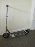 Razor A5DXL Kick Scooter Features Folding Mechanism Adjustable Handlebars, Rear Fender
