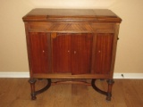 Depression Era Early Victrola Victor Talking Machine Co. VV4-40 Mahogany Veneer Console Style