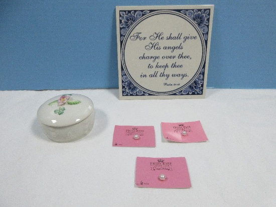 Belleek Porcelain Round Trinket Dish w/3 Princess Cultured Pearls Size 6mm- NIB