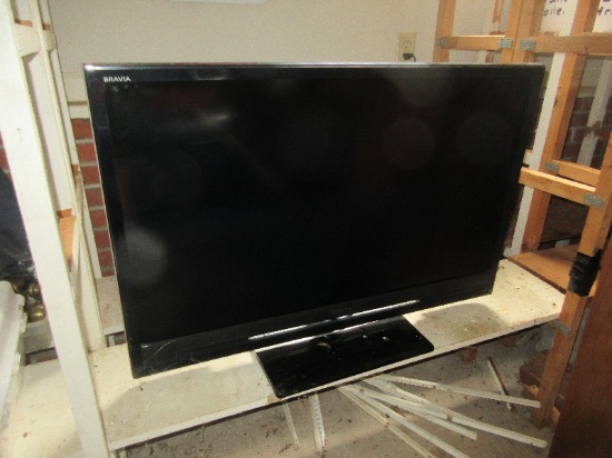 Sony 40" LCD Flat Screen Digital Color TV on Stand Model NO. KDL-40Z4100