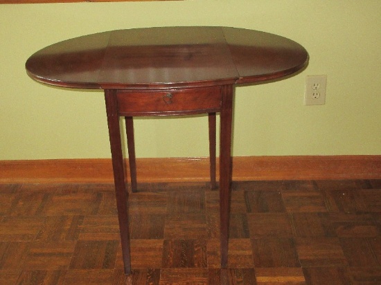 Pembroke Style Mahogany Crop Leaf End Table w/Dovetail Drawer on Tapered Legs