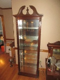 Pulaski Furniture Co. Illuminated Curio Mirrored Back 5 Glass Shelves Classic Design Arched