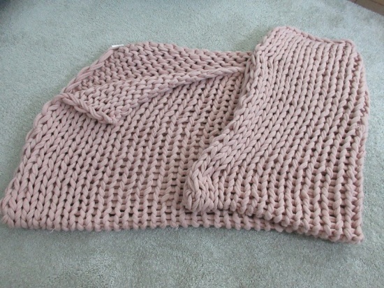 Madison Park 100% Acrylic Mauve Chunky Double Knit Throw Blanket- 52" x 58"