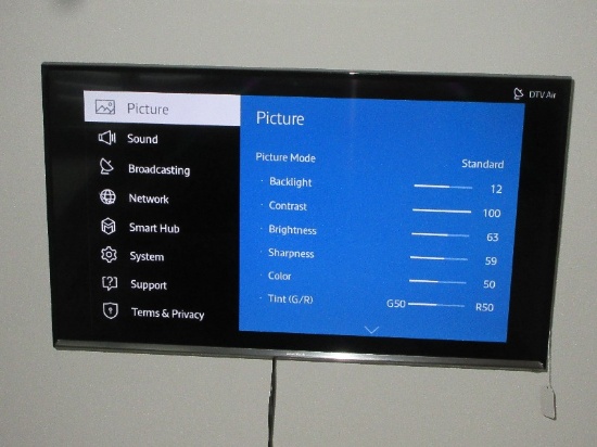 Samsung Smart TV 32" Flat Screen w/Remote Model No. UN32J5500AF- Wall Mount Not Included