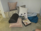 Lot Pair Casa D‚cor Home Geometric Velvet Design Accent Pillows Down/Feathers, pair