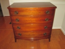 Mahogany Federal Style Bow Front Bachelor's Chest of Drawers 4 Dovetail Graduated Drawers