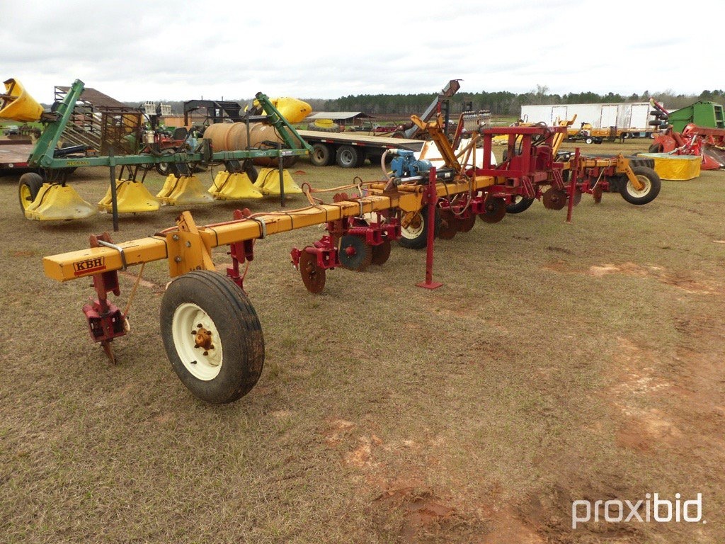 KBH 12 row nitrogen applicator | Farm Equipment & Machinery Applicators &  Sprayers Applicators & Saddle Tanks | Online Auctions | Proxibid