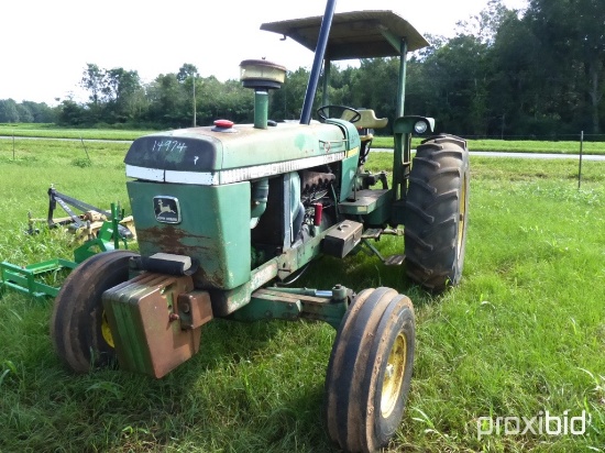 John Deere 2940 tractor
