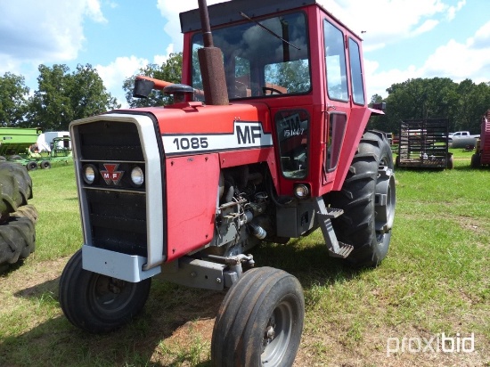 Massey Ferguson 1085 tractor