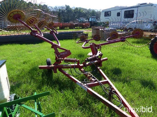 Walton 8 wheel caddy hay rake