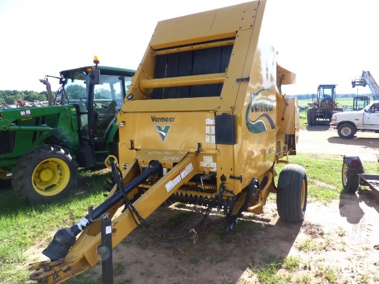 Vermeer 664M round baler