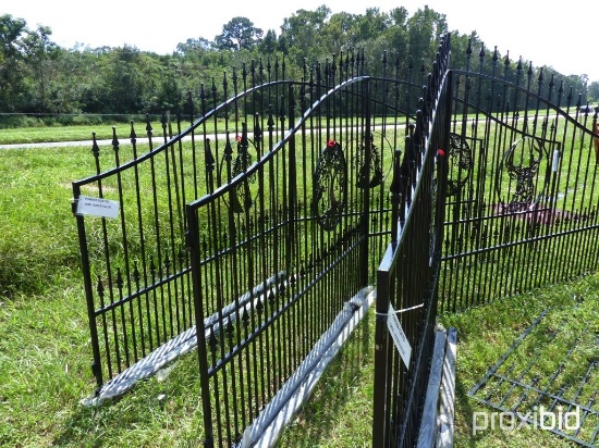 16' driveway entry gates w/ horse logo