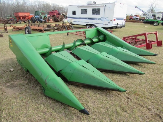 John Deere 444 corn head