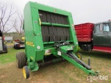 John Deere 567 round baler