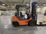Toyota Propane Forklift Model:7FGU25 S/N:82604
