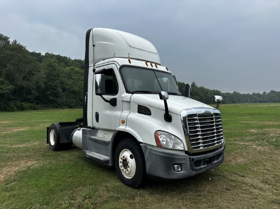 2015 Freightliner Cascadia Single Axle Tractor, Eaton 10 Speed, 14,066 Hours & 518,450 Miles, Runs,