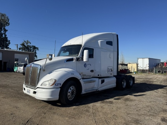 2015 Kenworth T680 Sleeper Cab, Miles:783,606, White, Eaton Manual Transmision, Miles:783,606 , ...