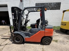 Toyota Fork Lift with 102 Hours M: 50-8FGU25; SN: 12161