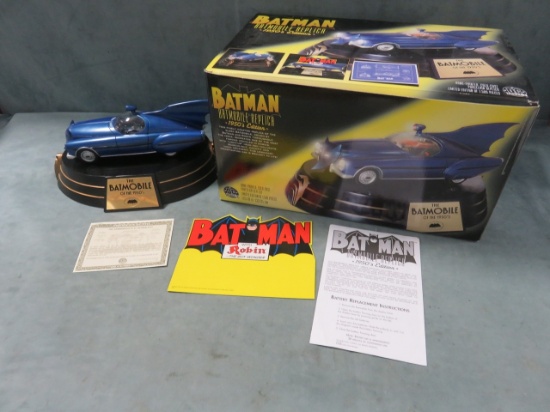 1950s Batmobile Light-Up Replica/DC Direct