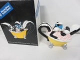 Pepe Le Pew/Penelope Bathtub Teapot Warner Bros St