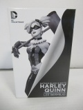 Batman Black and White Statue/Harley Quinn
