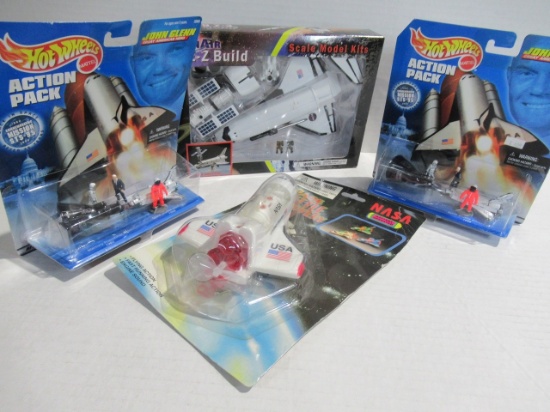 Spaceship Toy Lot of (4)