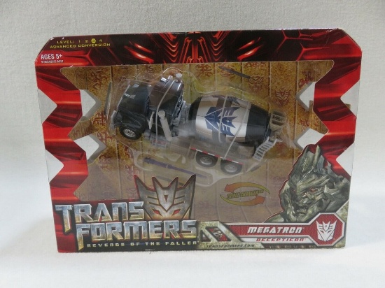 Transformers Mix Master Revenge of the Fallen Figure W/ ERROR Megatron Box