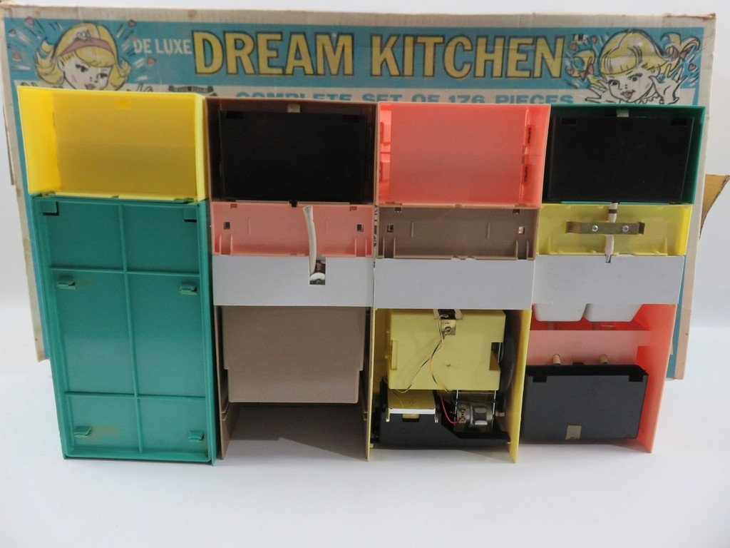 Deluxe Reading Dream Kitchen/Barbie 1960s | Proxibid