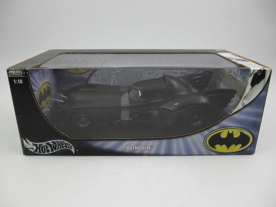 Batmobile 1:18 Scale Vehicle/Hot Wheels Mattel
