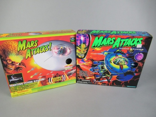 Mars Attacks! Martian Flying Saucer + Doom Saucer 1996