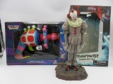 Killer Klowns From Outer Space Prop Gun & It Pennywise Figure