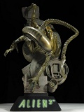 Alien 3 Descending Alien Polystone Diorama Statue/Sideshow